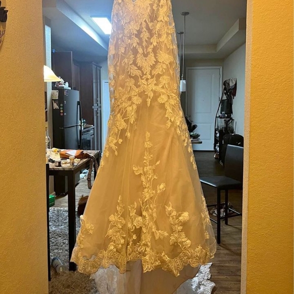 Maggie Sottero SIZE 14 unaltered Giana wedding Gown - Picture 2 of 4